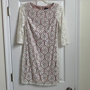 Beautiful white lace vince camuto dress